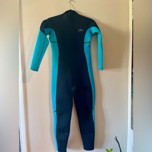 NWT! Hevto Women Wetsuit! Size 12…